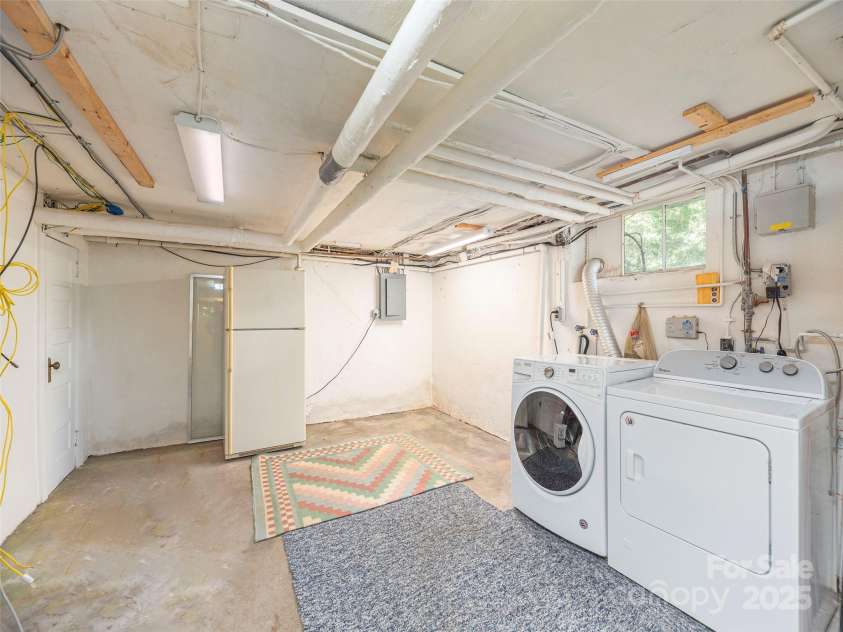 250 Kimberly Avenue, Asheville, NC 28804.  MLS# CAR4243224, YatesRealty ID 8340. 