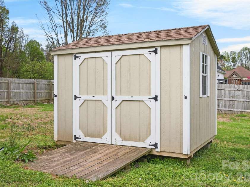 130 State Park Road, Troutman, NC 28166.  MLS# CAR4362515, YatesRealty ID 8341. 
