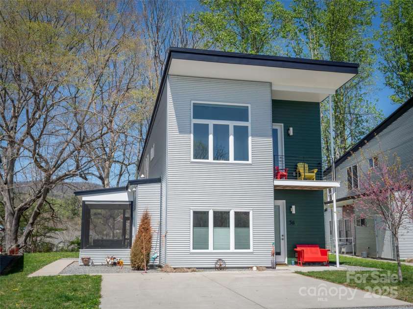 36 Georgia Hill Street, Brevard, NC 28712.  MLS# CAR4244919, YatesRealty ID 8343. 