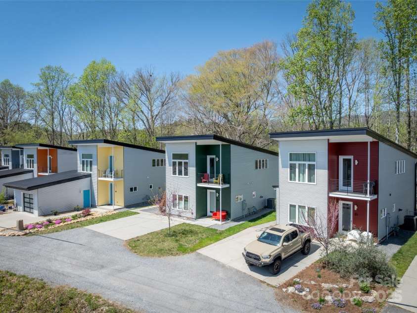 36 Georgia Hill Street, Brevard, NC 28712.  MLS# CAR4244919, YatesRealty ID 8343. 