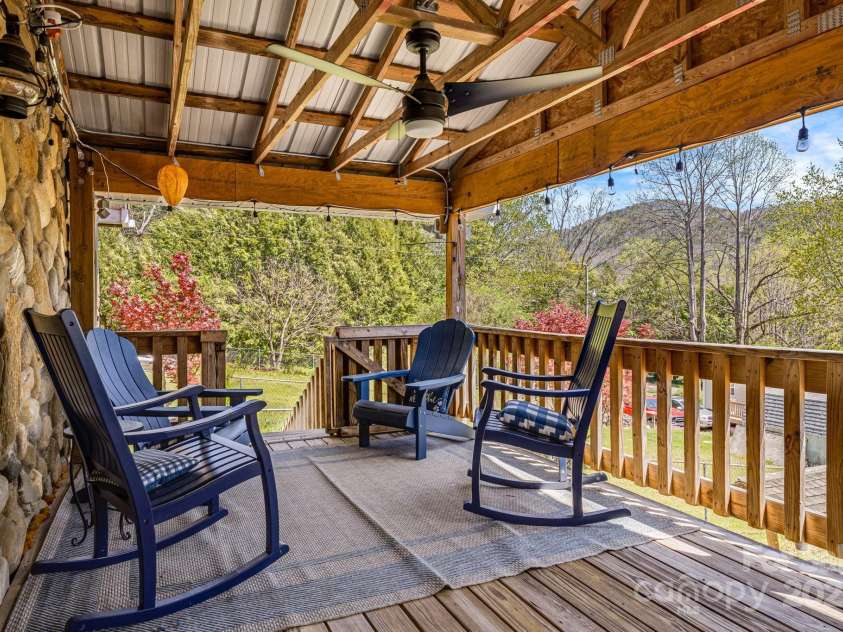 10 Winter Haven Lane, Black Mountain, NC 28711.  MLS# CAR4247075, YatesRealty ID 8345. 