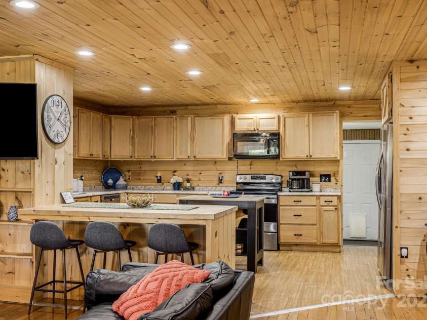 10 Winter Haven Lane, Black Mountain, NC 28711.  MLS# CAR4247075, YatesRealty ID 8345. 