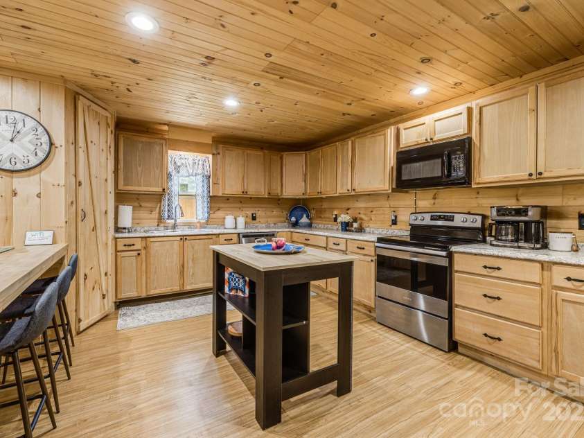 10 Winter Haven Lane, Black Mountain, NC 28711.  MLS# CAR4247075, YatesRealty ID 8345. 