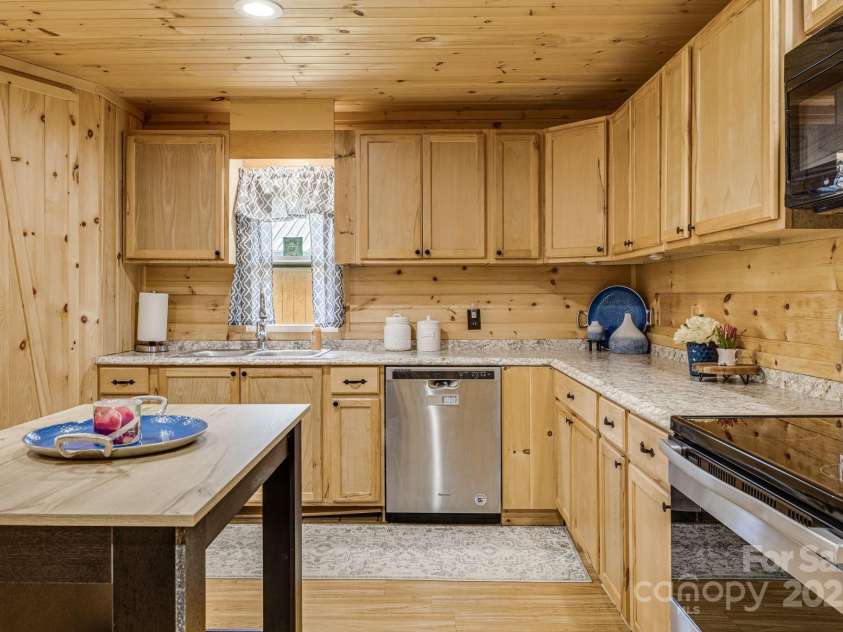 10 Winter Haven Lane, Black Mountain, NC 28711.  MLS# CAR4247075, YatesRealty ID 8345. 