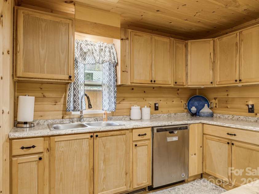 10 Winter Haven Lane, Black Mountain, NC 28711.  MLS# CAR4247075, YatesRealty ID 8345. 