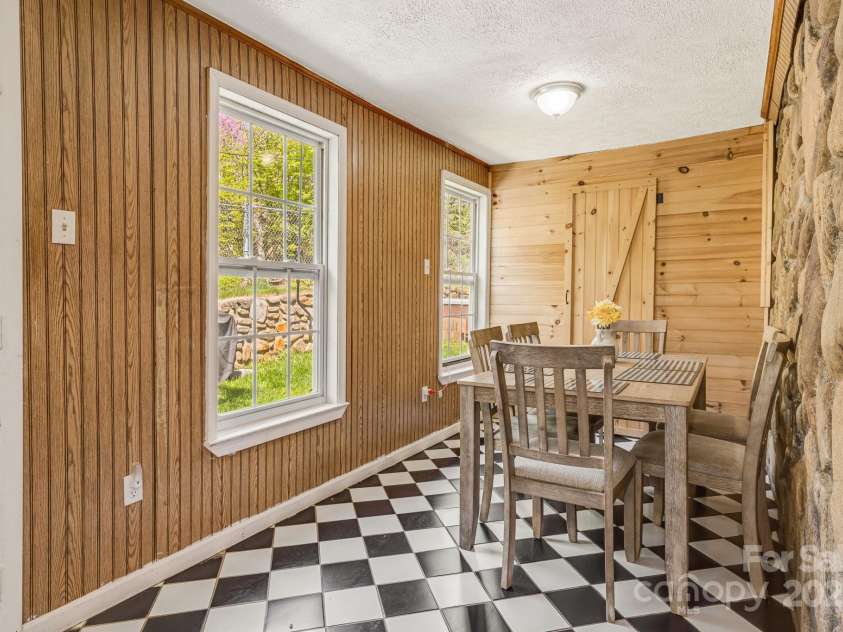 10 Winter Haven Lane, Black Mountain, NC 28711.  MLS# CAR4247075, YatesRealty ID 8345. 