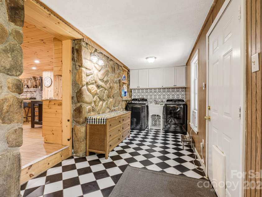 10 Winter Haven Lane, Black Mountain, NC 28711.  MLS# CAR4247075, YatesRealty ID 8345. 