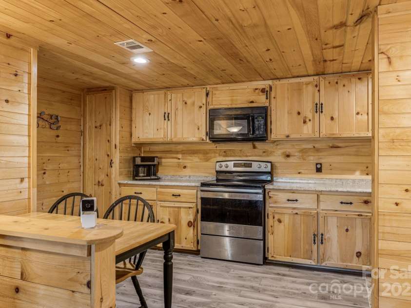 10 Winter Haven Lane, Black Mountain, NC 28711.  MLS# CAR4247075, YatesRealty ID 8345. 