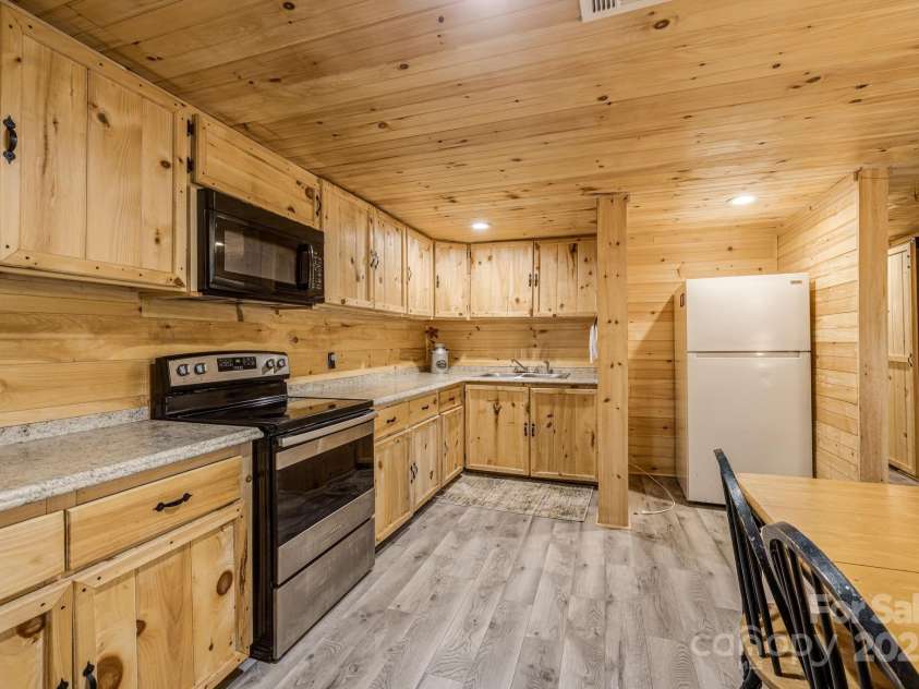 10 Winter Haven Lane, Black Mountain, NC 28711.  MLS# CAR4247075, YatesRealty ID 8345. 