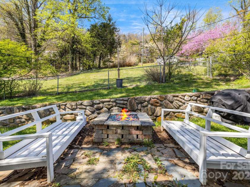 10 Winter Haven Lane, Black Mountain, NC 28711.  MLS# CAR4247075, YatesRealty ID 8345. 