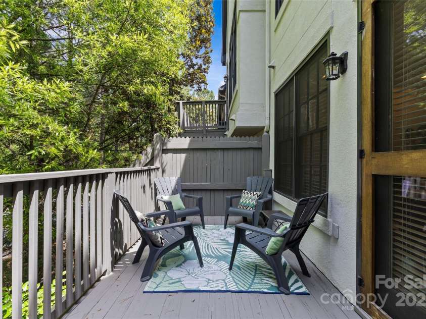 224 Wendover Heights Circle, Charlotte, NC 28211.  MLS# CAR4306607, YatesRealty ID 8345. 