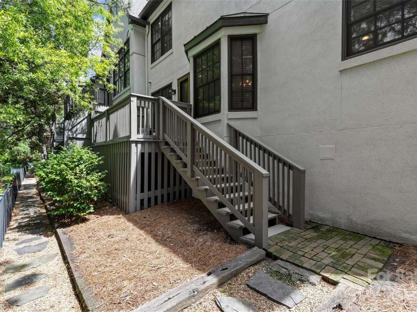 224 Wendover Heights Circle, Charlotte, NC 28211.  MLS# CAR4306607, YatesRealty ID 8345. 