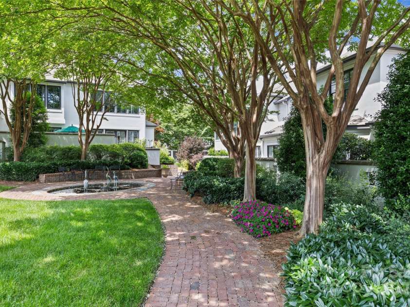 224 Wendover Heights Circle, Charlotte, NC 28211.  MLS# CAR4306607, YatesRealty ID 8345. 