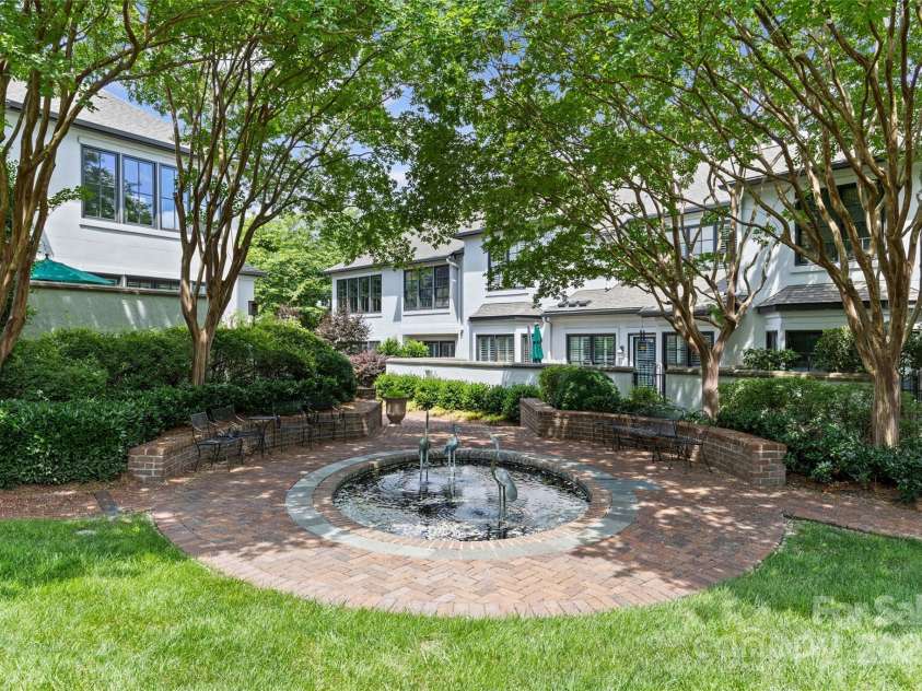 224 Wendover Heights Circle, Charlotte, NC 28211.  MLS# CAR4306607, YatesRealty ID 8345. 