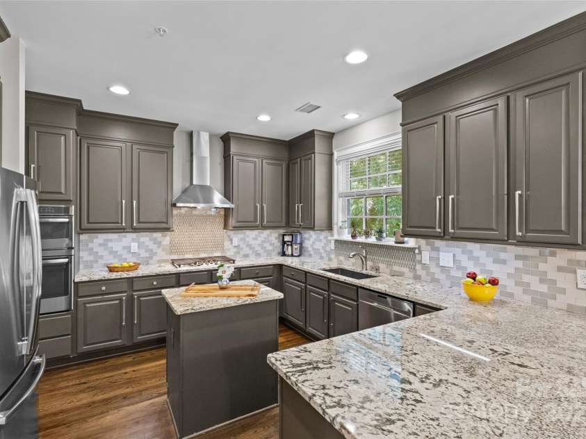 224 Wendover Heights Circle, Charlotte, NC 28211.  MLS# CAR4306607, YatesRealty ID 8345. 