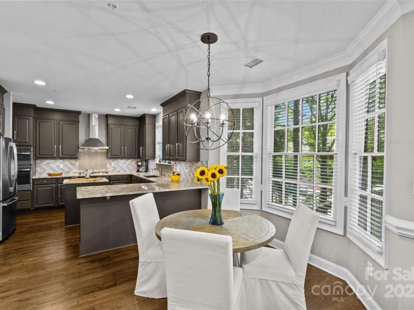 224 Wendover Heights Circle, Charlotte, NC 28211.  MLS# CAR4306607, YatesRealty ID 8345. 