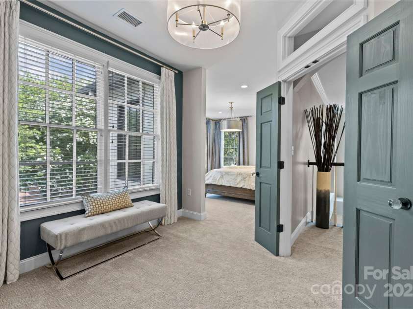 224 Wendover Heights Circle, Charlotte, NC 28211.  MLS# CAR4306607, YatesRealty ID 8345. 