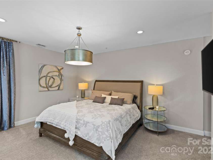224 Wendover Heights Circle, Charlotte, NC 28211.  MLS# CAR4306607, YatesRealty ID 8345. 