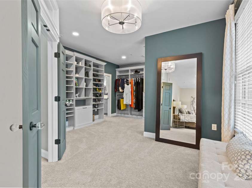 224 Wendover Heights Circle, Charlotte, NC 28211.  MLS# CAR4306607, YatesRealty ID 8345. 