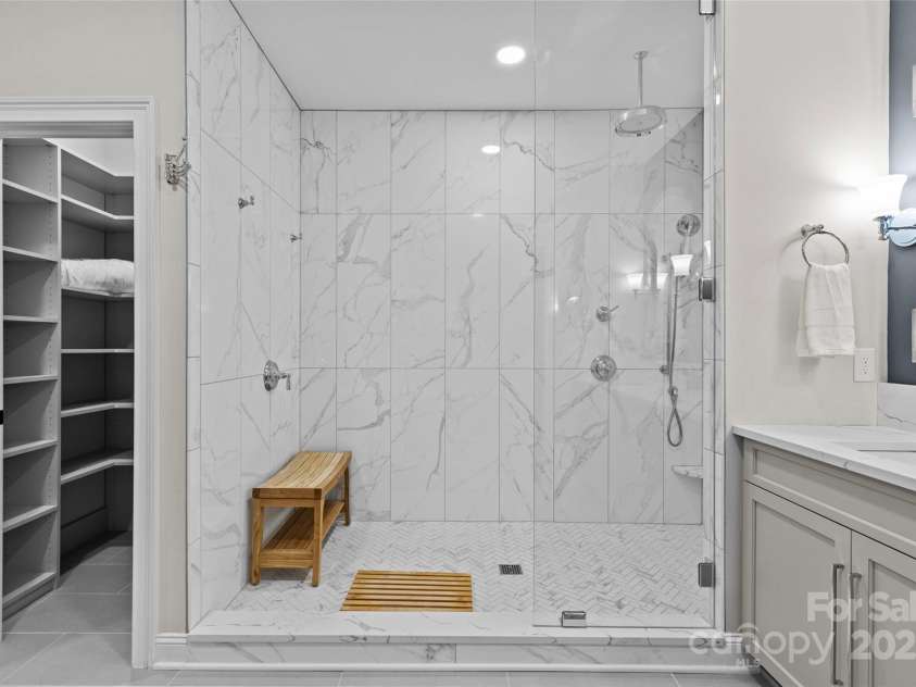 224 Wendover Heights Circle, Charlotte, NC 28211.  MLS# CAR4306607, YatesRealty ID 8345. 