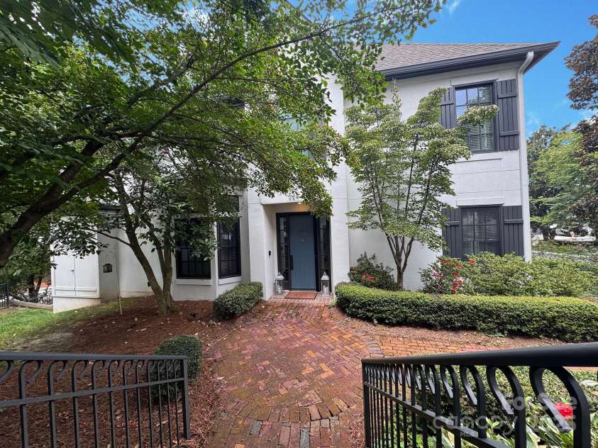 224 Wendover Heights Circle, Charlotte, NC 28211.  MLS# CAR4306607, YatesRealty ID 8345. 