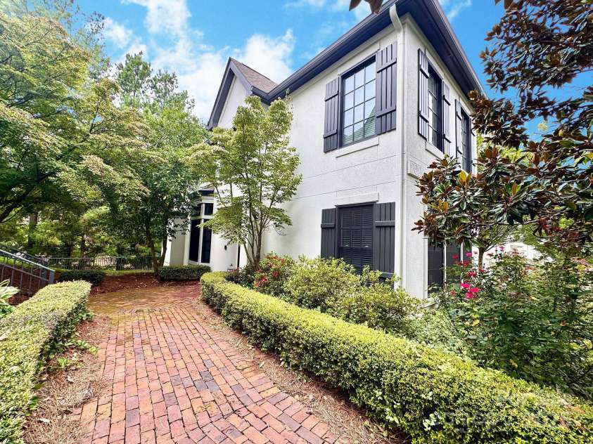 224 Wendover Heights Circle, Charlotte, NC 28211.  MLS# CAR4306607, YatesRealty ID 8345. 
