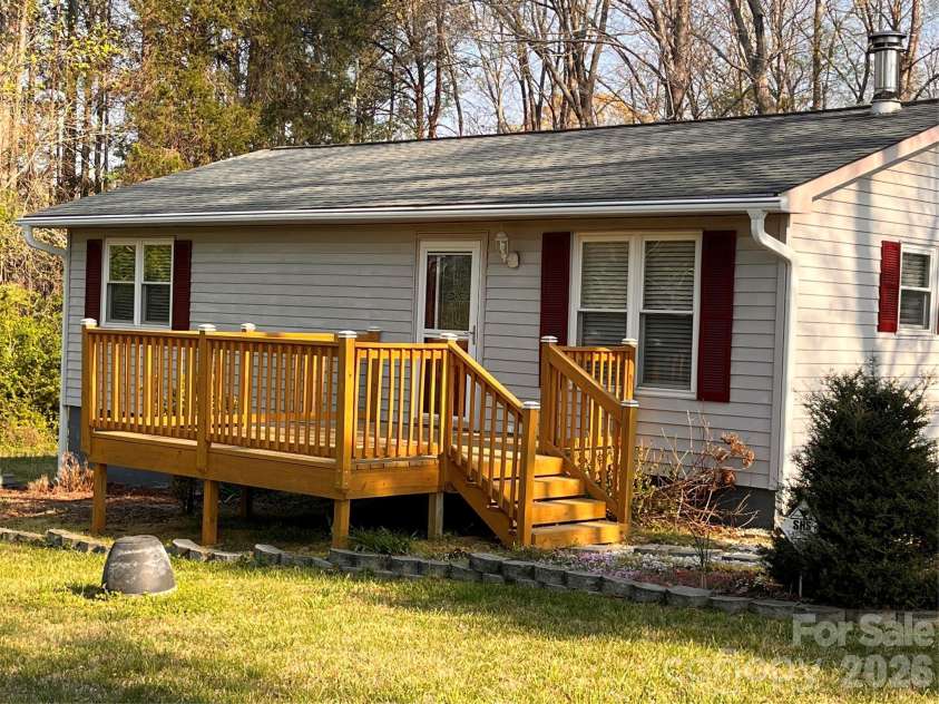2446 Crowders Creek Road, Gastonia, NC 28052.  MLS# CAR4361872, YatesRealty ID 8346. 