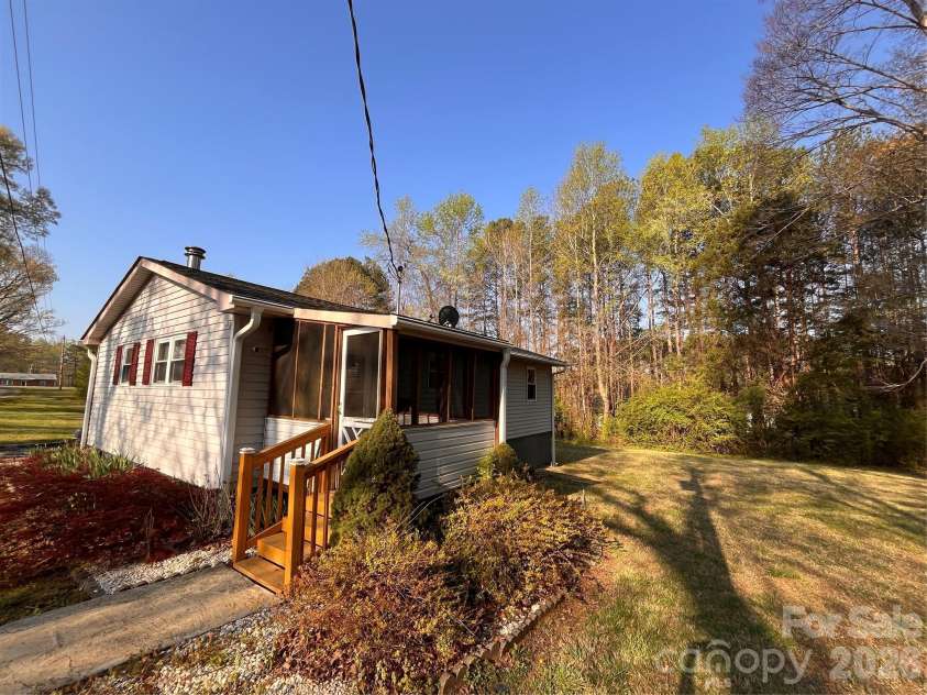 2446 Crowders Creek Road, Gastonia, NC 28052.  MLS# CAR4361872, YatesRealty ID 8346. 