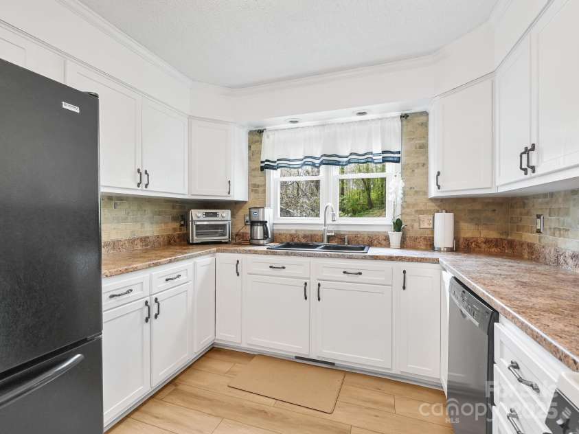 417 Royal Pines Drive, Arden, NC 28704.  MLS# CAR4247214, YatesRealty ID 8347. 