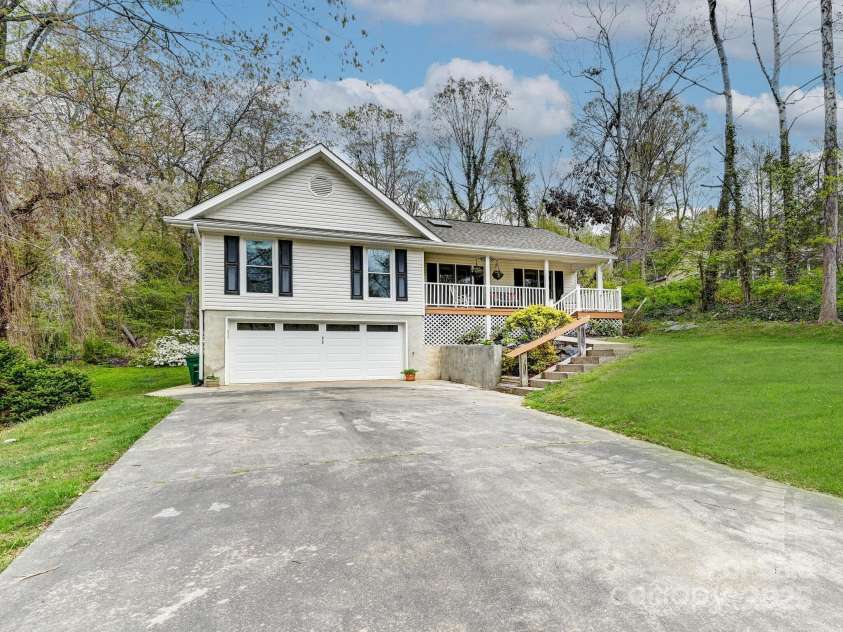 417 Royal Pines Drive, Arden, NC 28704.  MLS# CAR4247214, YatesRealty ID 8347. Driveway