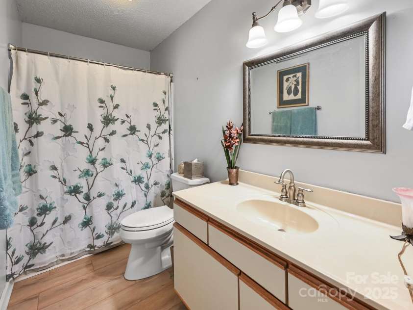 417 Royal Pines Drive, Arden, NC 28704.  MLS# CAR4247214, YatesRealty ID 8347. Guest Bathroom