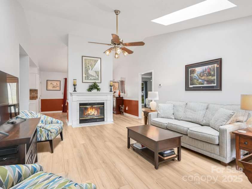 417 Royal Pines Drive, Arden, NC 28704.  MLS# CAR4247214, YatesRealty ID 8347. Living Roon