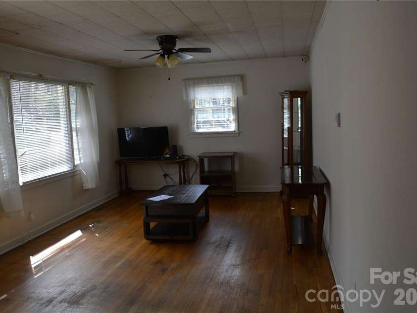 624 Broadway Street, Lenoir, NC 28645.  MLS# CAR4362870, YatesRealty ID 8347. 