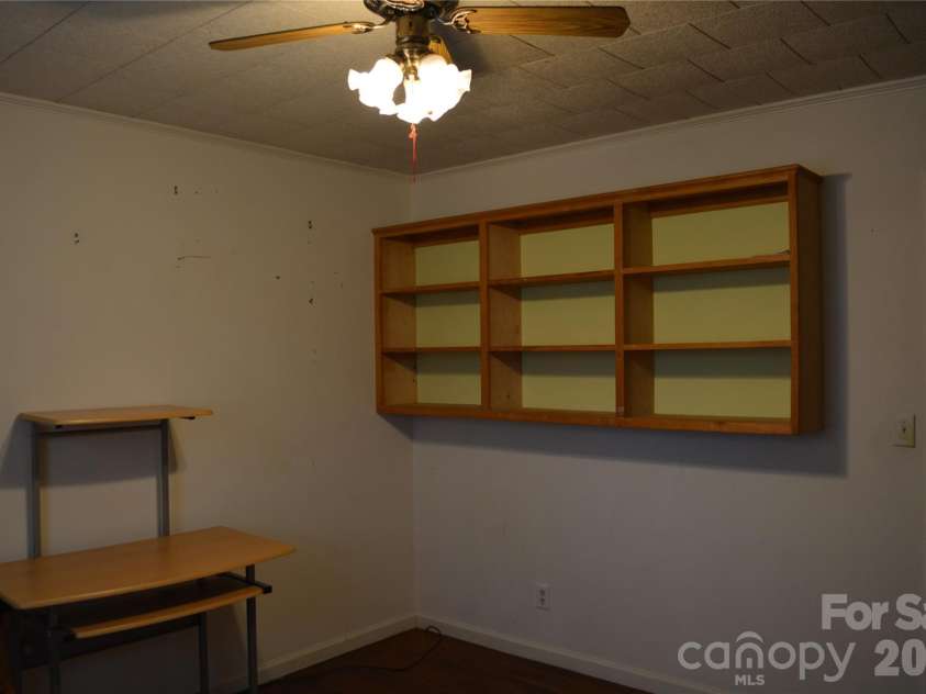 624 Broadway Street, Lenoir, NC 28645.  MLS# CAR4362870, YatesRealty ID 8347. 