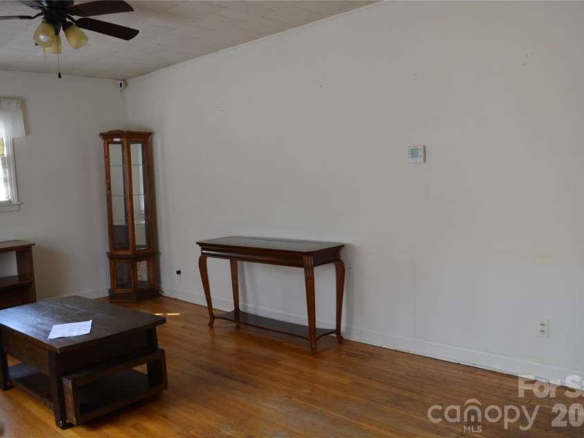 624 Broadway Street, Lenoir, NC 28645.  MLS# CAR4362870, YatesRealty ID 8347. 