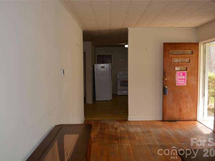 624 Broadway Street, Lenoir, NC 28645.  MLS# CAR4362870, YatesRealty ID 8347. 