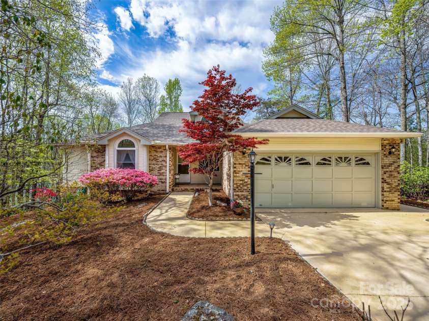 103 Brewster Circle, Hendersonville, NC 28791.  MLS# CAR4248765, YatesRealty ID 8348. 