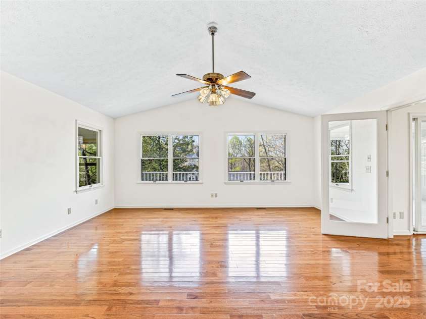 103 Brewster Circle, Hendersonville, NC 28791.  MLS# CAR4248765, YatesRealty ID 8348. 
