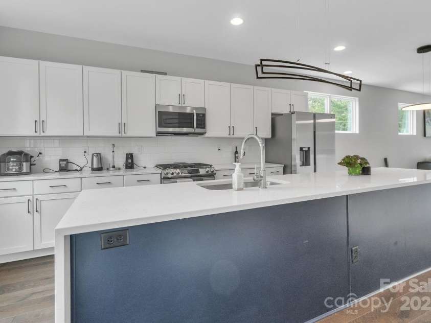 1933 Trade Street, Charlotte, NC 28216.  MLS# CAR4270347, YatesRealty ID 8349. 