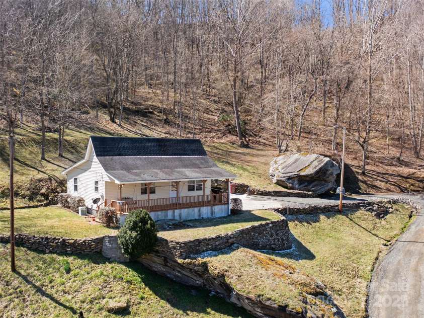 427 Johnson Cemetery Road, Bakersville, NC 28705.  MLS# CAR4239752, YatesRealty ID 835. 