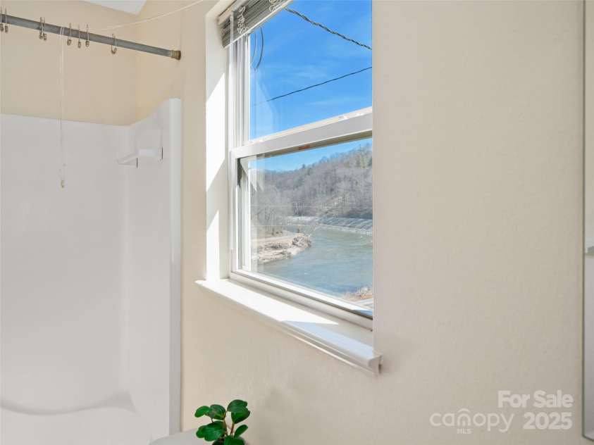 427 Johnson Cemetery Road, Bakersville, NC 28705.  MLS# CAR4239752, YatesRealty ID 835. 