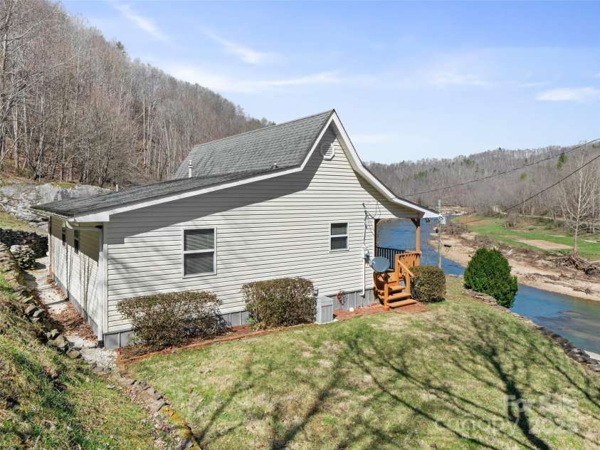 427 Johnson Cemetery Road, Bakersville, NC 28705.  MLS# CAR4239752, YatesRealty ID 835. 