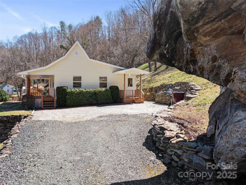 427 Johnson Cemetery Road, Bakersville, NC 28705.  MLS# CAR4239752, YatesRealty ID 835. 