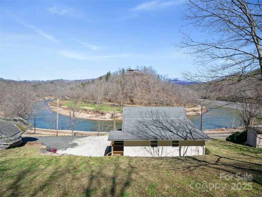 427 Johnson Cemetery Road, Bakersville, NC 28705.  MLS# CAR4239752, YatesRealty ID 835. 