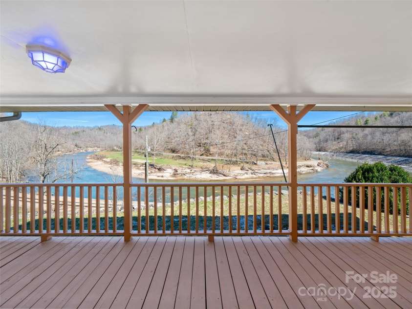 427 Johnson Cemetery Road, Bakersville, NC 28705.  MLS# CAR4239752, YatesRealty ID 835. 