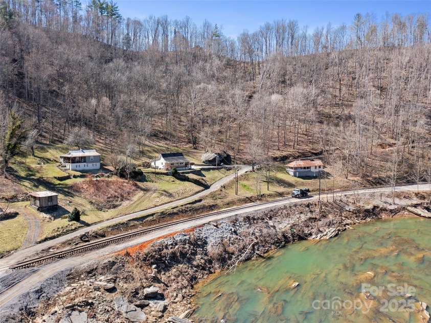 427 Johnson Cemetery Road, Bakersville, NC 28705.  MLS# CAR4239752, YatesRealty ID 835. 