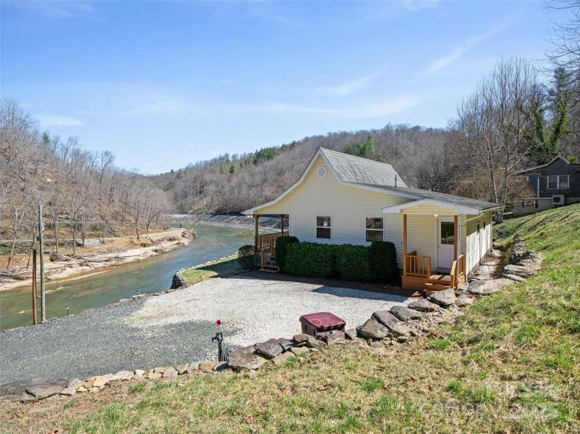 427 Johnson Cemetery Road, Bakersville, NC 28705.  MLS# CAR4239752, YatesRealty ID 835. 