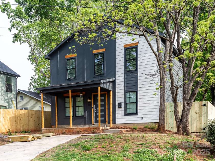 411 Cemetery Street, Charlotte, NC 28216.  MLS# CAR4240606, YatesRealty ID 8350. 