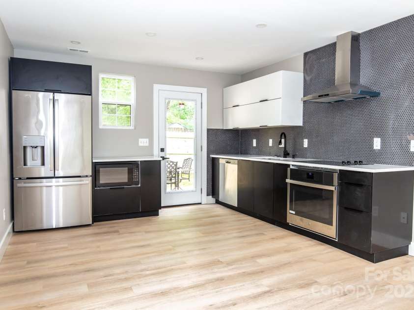 411 Cemetery Street, Charlotte, NC 28216.  MLS# CAR4240606, YatesRealty ID 8350. 