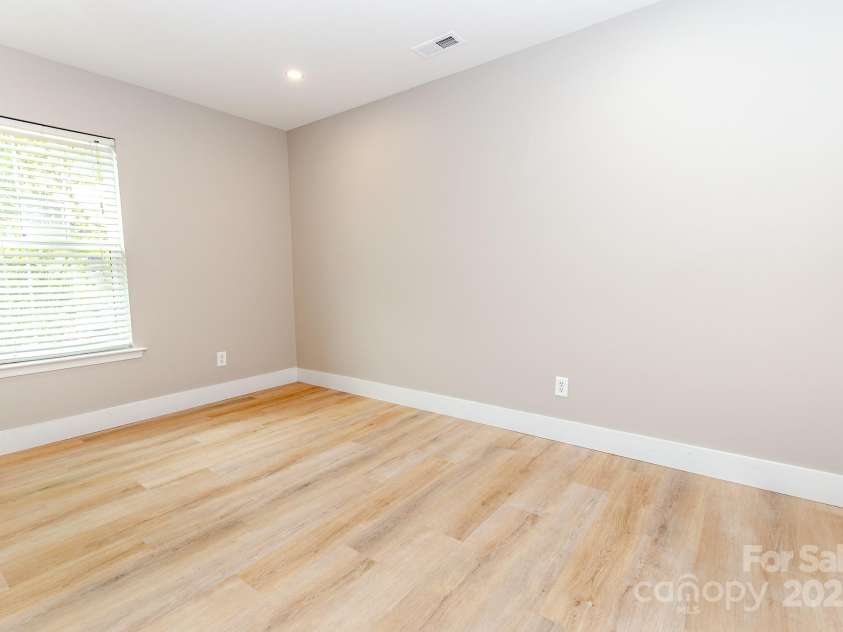 411 Cemetery Street, Charlotte, NC 28216.  MLS# CAR4240606, YatesRealty ID 8350. 